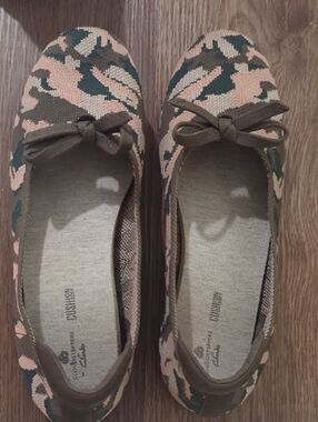 Clarks Cloudsteppers washable knit flat pink green camo women's 8.5